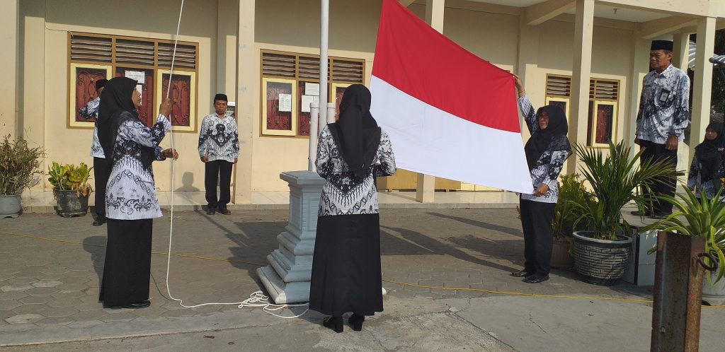 Pengibaran Bendera Hari Guru